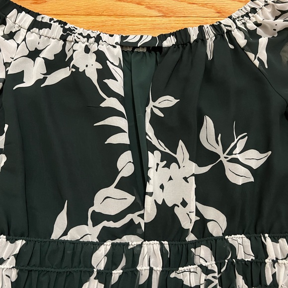 NWT. NYC Eva Mendes off the shoulder green floral pattern, open slit back. - Picture 7 of 7